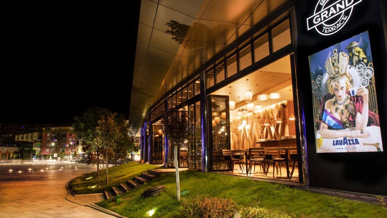 Hotel Fieri Bagian luar foto